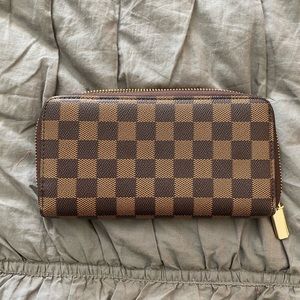 Daisy Rose checkered wallet